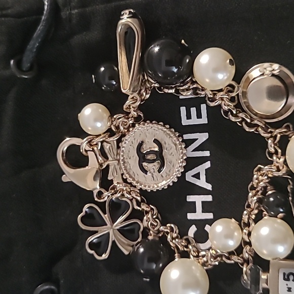 💯 AUTHENTIC LIMITED EDITION CHANEL CHARM BRACELET - Picture 6 of 7